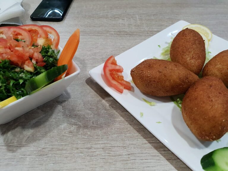 كبّة مقلية مع سلطة — مطعم الميدان الدمشقي إيسن